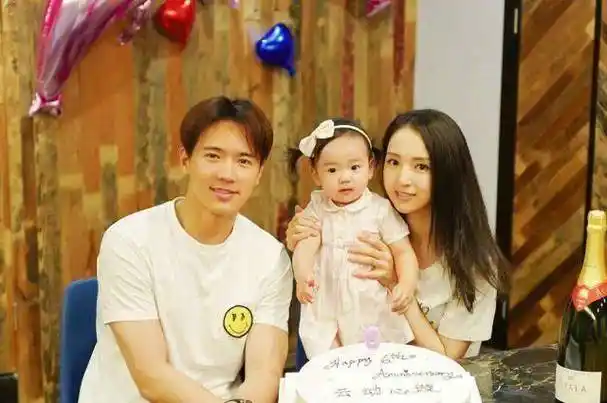 当娱乐圈离婚风波四起时,唐嫣罗晋却稳如磐石悄悄孕育爱情的结晶_董璇