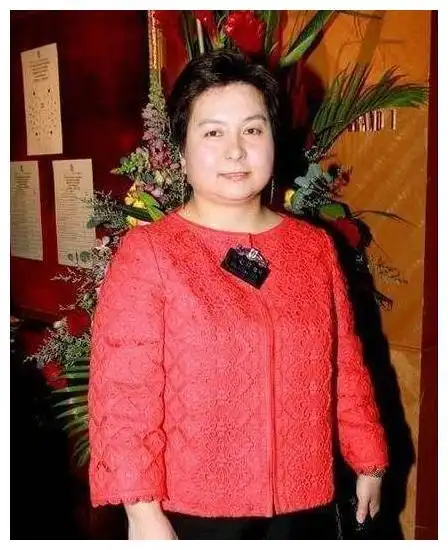 在香港扶灵意味着什么谁为赌王扶灵的?赌王最不受宠的女儿是谁?