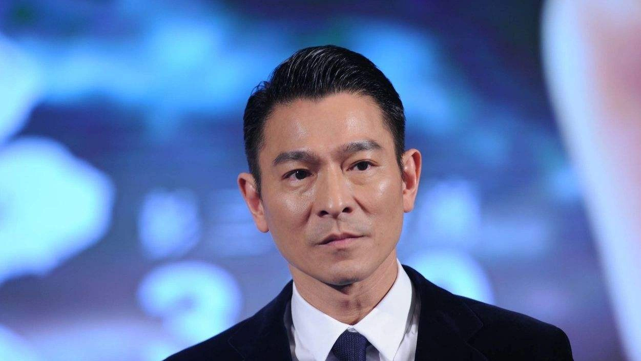 那些年刘德华剪过的发型,总有一款帅到你,一般人还真驾驭不了_寸头