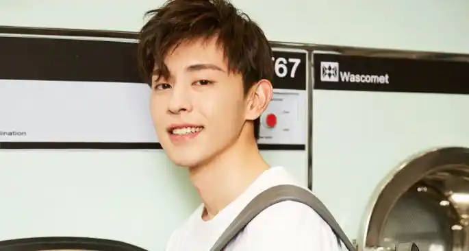 原创2亿vip费6万一桌烧饼宴邓伦为钱干的疯事远比你想象中荒唐