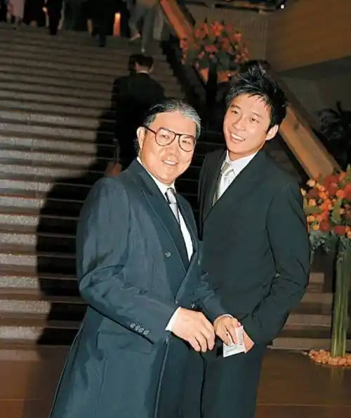 40岁霍启山近照尽显贵公子气质,至今未婚曾恋章子怡_恋情_家族