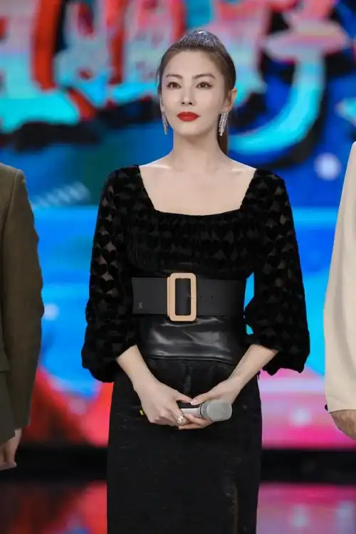 飒姐来袭张雨绮快乐大本营主持自嗨楼更第二期