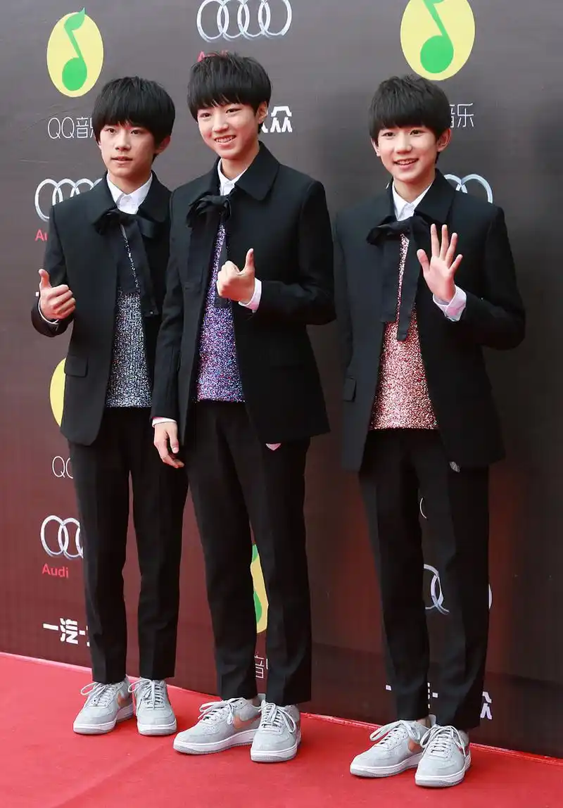 tfboys415十周年# 415,属于三小只梦开始的地方,我们把梦做得最大最