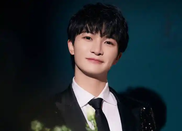 我希望与周深合作!美依礼芽聊极乐净土舞台,他的表现很棒!