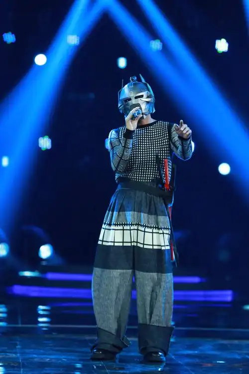 慢热李荣浩《蒙面》画风突变