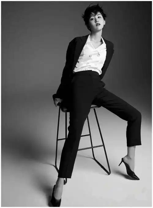 陈都灵找准风格后造型越来越大胆罕见短发配西装又美又飒