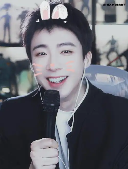 第一.你本来就很可爱.第二.别不承认.@摩登兄弟刘宇宁