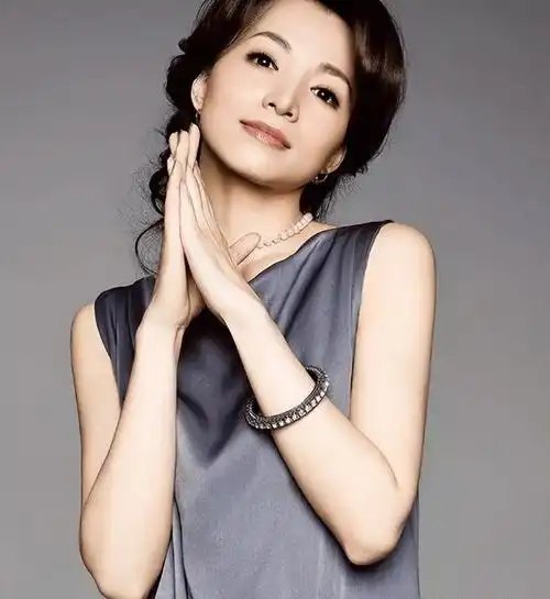 或许就连董卿自己也没想到,她的这番据理力争,将会给她的人生造成多大