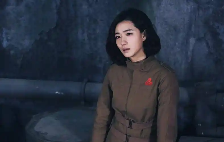 之后在《特种兵之火凤凰》这部佳作当中,万茜更是因为那种干练以及