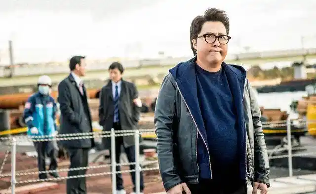 电影在网络平台播出后,甄子丹的体重从130斤变成了200斤.