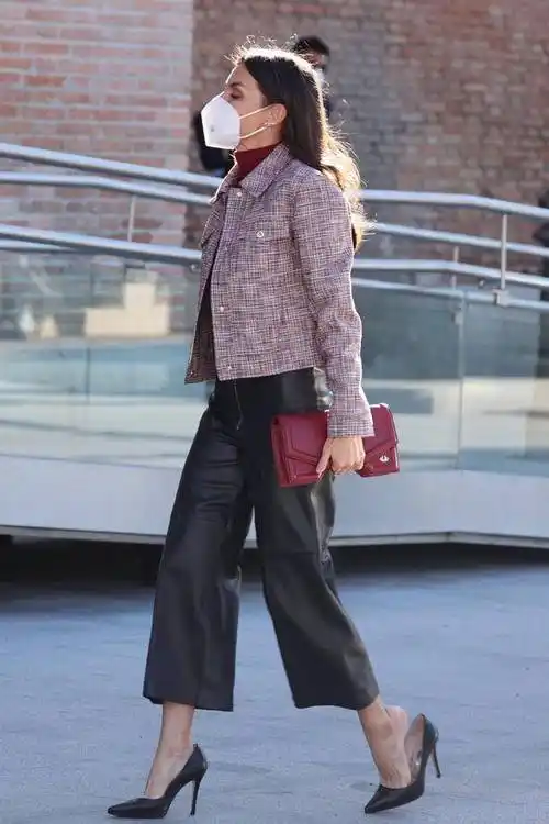 原创结合红色高跟鞋来打造出众气质让你的穿搭变得更有韵味