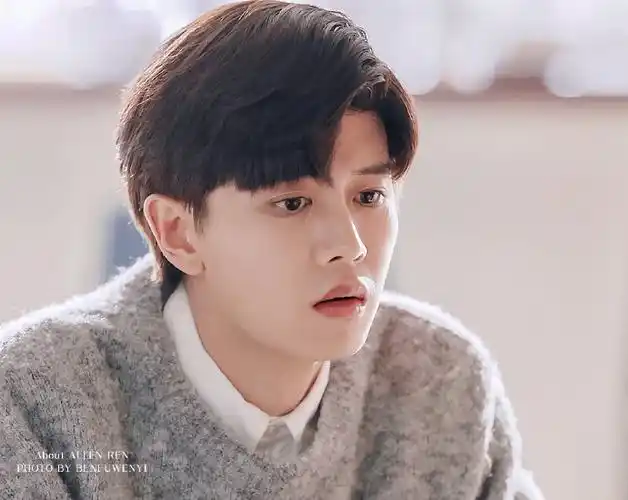 每次懵懵的时候都特别可爱#任嘉伦暮色心约