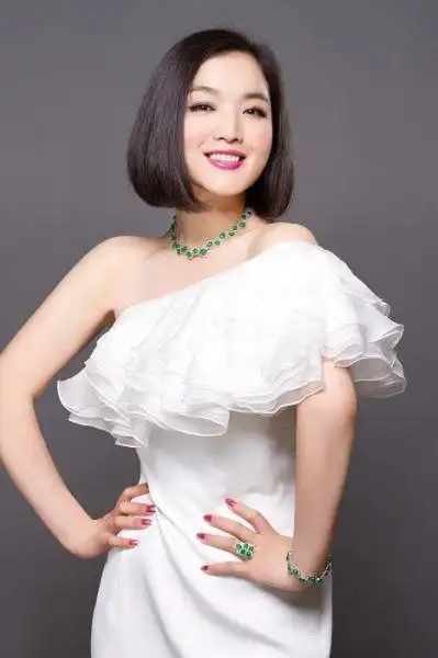 《胜女的代价》热拍 歌手白雪首度出演偶像剧