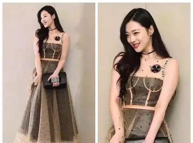 崔雪莉选择了搭配更为保守的抹胸皮裙.