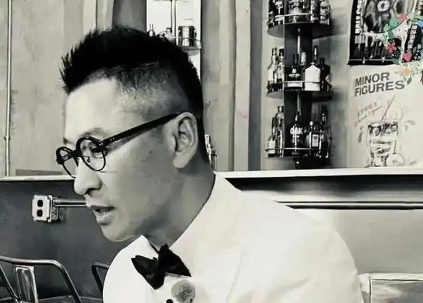 聊天图片中的《五十公里桃花坞》还拍到了周杰的微信头像,周杰也晒出