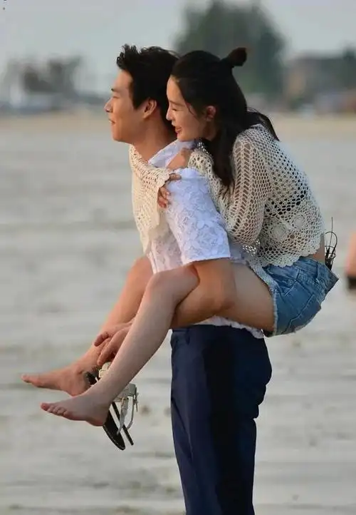 有喜欢李沁的吗海边系列牛仔造型你有看过吗