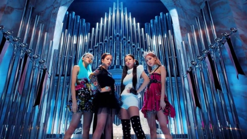 2020-03-06 关注 547次播放 | 03:15 #粉墨#blackpink#live 分享 评论