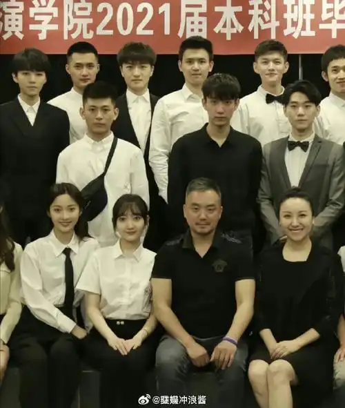 王俊凯和王子奇竟然是同班同学,网友辣评可真是拴q