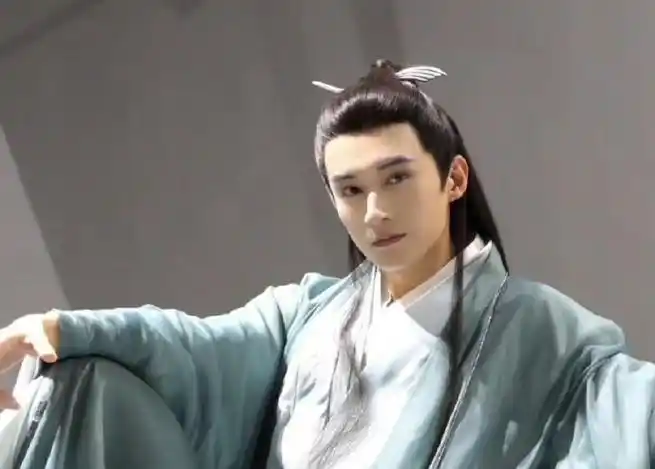 刘学义《念无双》官宣,这好像是他的第一部仙侠男主剧,古装扮相真的很