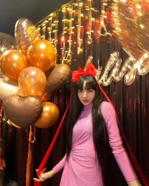 女团成员lisa发布生日贺图 身材妖娆笑容甜美 _ 游民星空 gamersky.