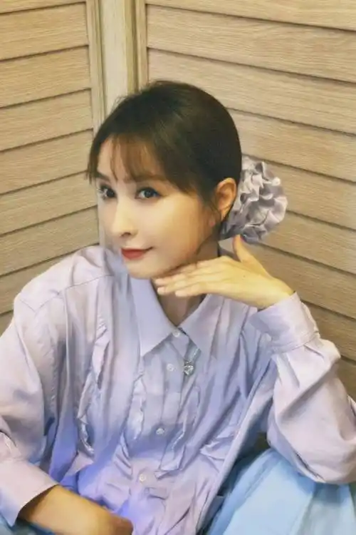 冬天长发难打理,林依晨的御姐短发我先剪!_造型_显得_卷发