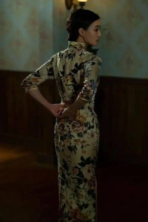 张钧甯旗袍变身东方古典美人风韵十足