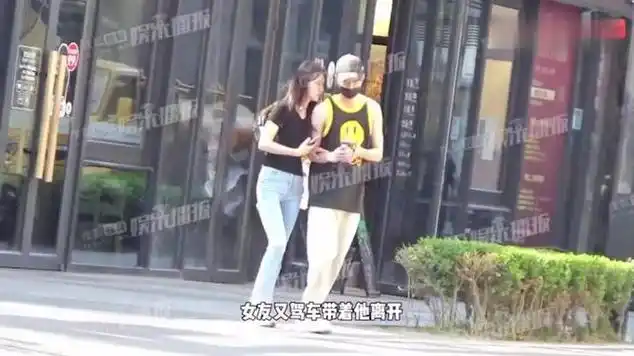 赖冠霖与女友街边拥抱|娱乐爆料|娱乐资讯|网红达人|乐器_网易视频