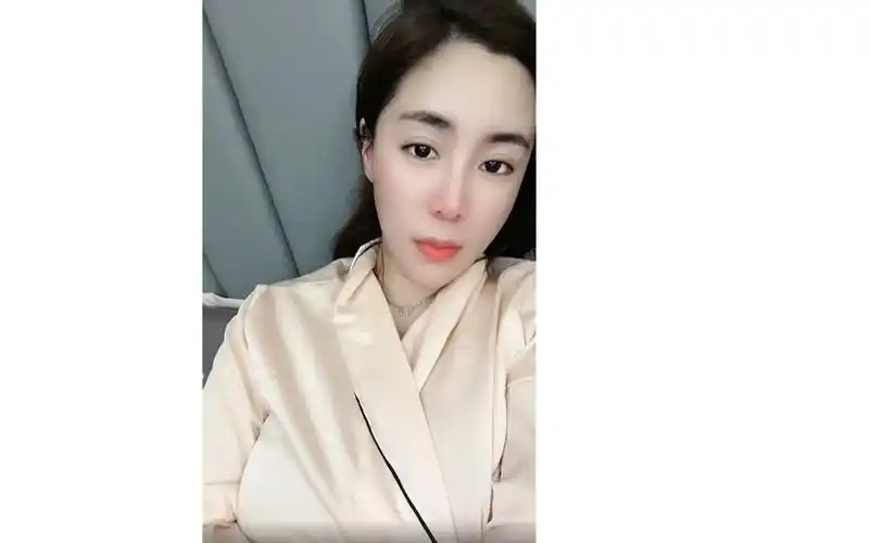 今天早上八点锁定程科直播间很多著名歌手演唱会看看谁给程科表白因为