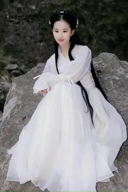 骑着马的仙女姐姐,看一次被美一次,刘亦菲真的是仙女下凡