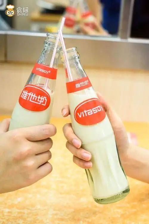 读书那会儿,食堂打饭来瓶维他奶.打完球来瓶维他奶.