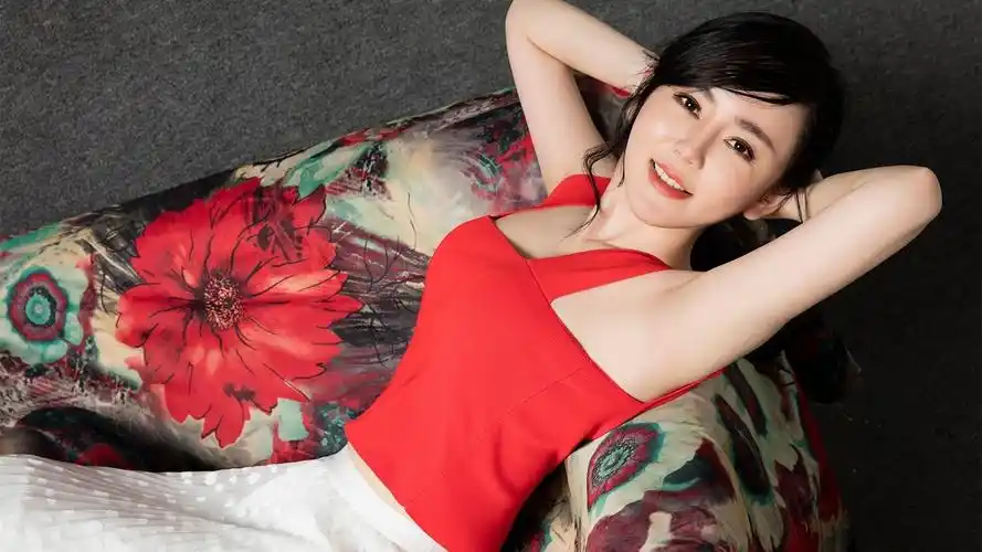 魏新雨明星风尚壁纸