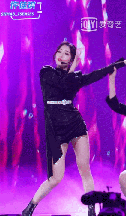 许杨玉琢在排练的时候第一个被lisa老师夸奖!