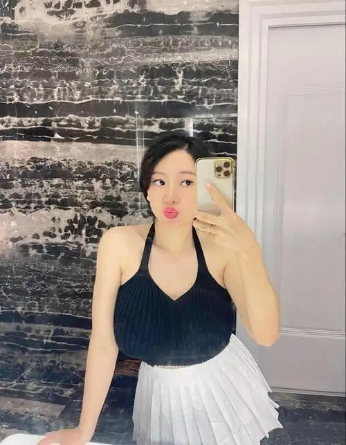 看了蒋娉婷生活照才懂刘强东有多难这身材真不是奶茶妹能比的