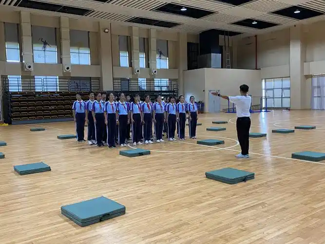 不忘初心 筑梦课堂---记县体育名优教师带徒第一,第四小组第二次集体