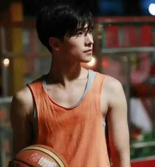 《你是我的荣耀》未播,杨洋路透照来袭,有"于途"那味了_剧中_感觉