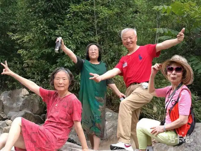 我们四人的造型是否很酷