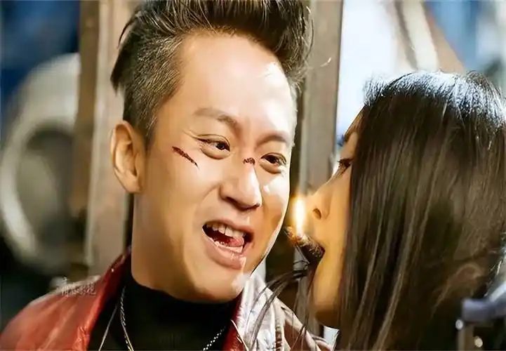 用自己脸让影院经理排片,仗着炒作很厉害,女主角杨幂和古力娜扎正当红