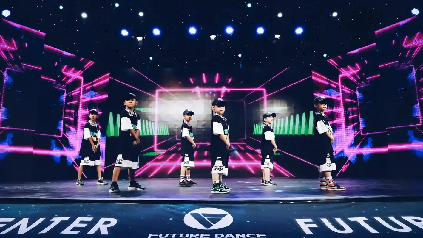 舞台 #演出现场 记录一组演出照片#少儿街舞 - 抖音