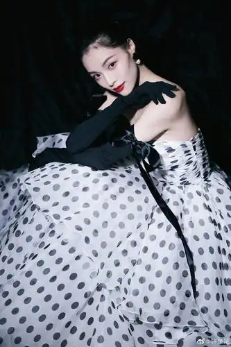 钟楚曦美图楼——自信的女生最耀眼;hold住各种夸.