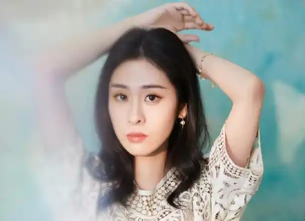 张碧晨的音乐之旅《开往早晨的午夜》成就华语歌坛新传奇