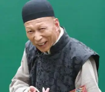 裘千仞迎娶美娇妻女儿跟妻子一样漂亮真正的人生赢家