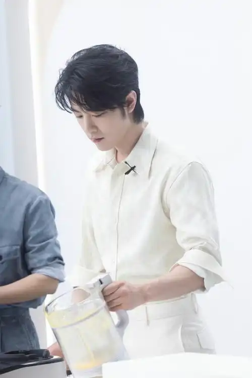 肖战翩翩少年郎##肖战白衣造型好干净