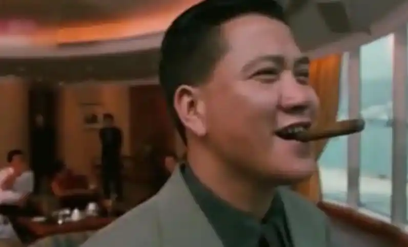 万梓良抽雪茄,洪金宝抽雪茄,周立波抽雪茄,在他面前都被秒成渣