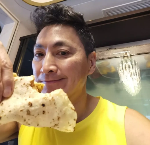 吴亦凡被批捕他先发声!何家劲的侠骨,能让多少娱乐圈明星脸红?