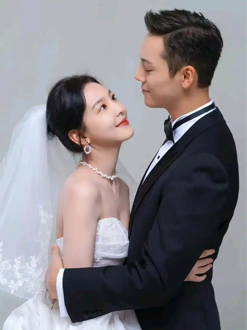 章若楠与陈伟霆的婚纱照!天啊!