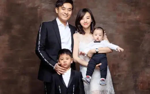 相差10岁却"一见钟情",相恋15天就结婚,如今一家四口幸福