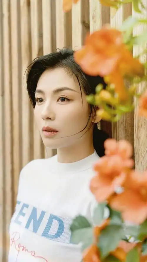 刘涛成熟韵味写真壁纸组图__财经头条