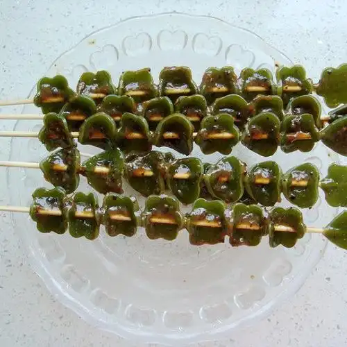 烤海带串,减肥塑身美眉们的首选,简单方便味道也不错哦!