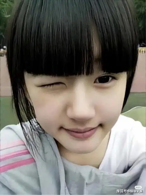 95后女神赵露思,初中照片流出,素颜清纯的外表被封为校园女神!