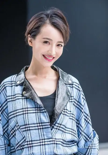 快女杨洋改名化解尴尬,比当年参加比赛漂亮多啦_网友